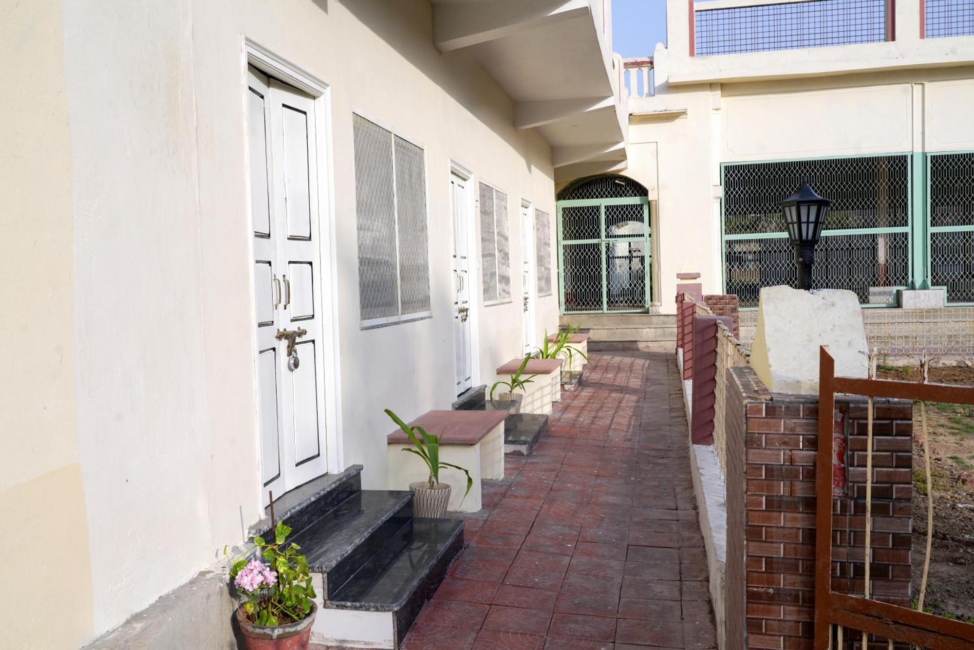 Shree Krishna Bhakti Ashram Otel Vrindāvan Dış mekan fotoğraf